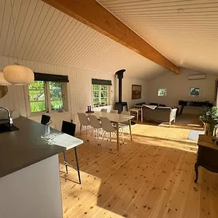 Spacious Family Escape With Modern Comforts *