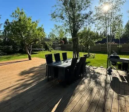 Spacious Family Escape With Modern Comforts Lejlighed