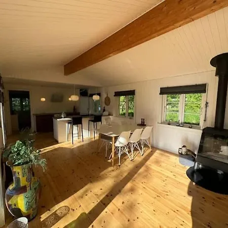 Spacious Family Escape With Modern Comforts Lejlighed