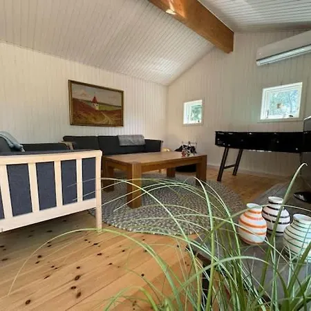 Spacious Family Escape With Modern Comforts Lejlighed